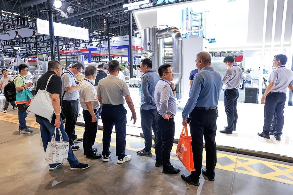 天辰娱乐磁悬浮热压式蒸馏水机吸引了众多客户